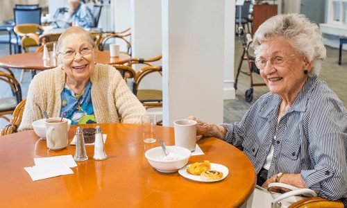 storypoint-residents-in-dining-room